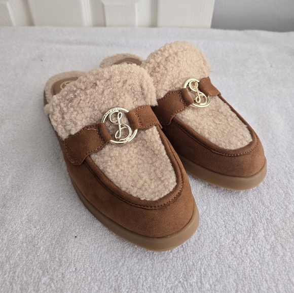 Sam & Libby Tan and Cream Women's Slippers - Picture 3 of 11